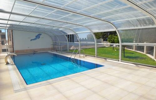 piscine avec abri