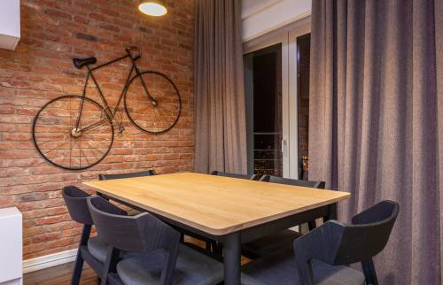 Pose d'un mur en briques