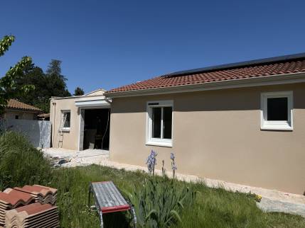  Ravalement de façade de maison avec enduit gratté fin - Chabeuil 26120