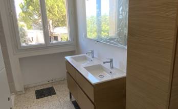Salle de bain à l'étage rénovée à Alès