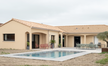 Extension de maison de 25 m² au Bignon - vue extérieur avec piscine