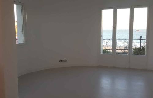 Rénovation appartement Saint-Lunaire (béton ciré salon)