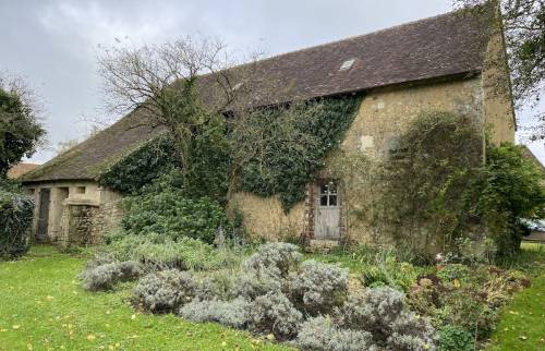 Grange en pierre ancienne dans l'Orne