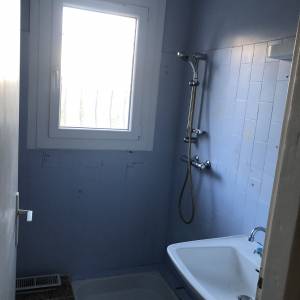 Agrandissement, rénovation et décoration d'une petite salle d'eau - CELINE JOUVANCEAU - La Maison Des Architectes