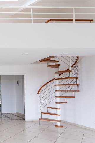 Escalier en colimaçon pour mezzanine, appartement à Dardilly