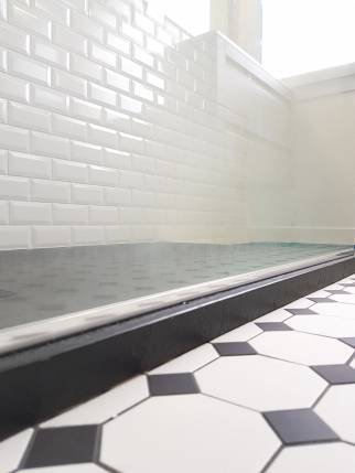 Rénovation de salle de bain avec revêtement de sol graphique - Lille 59000