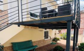 terrasse suspendu pilotis métallique Cusset
