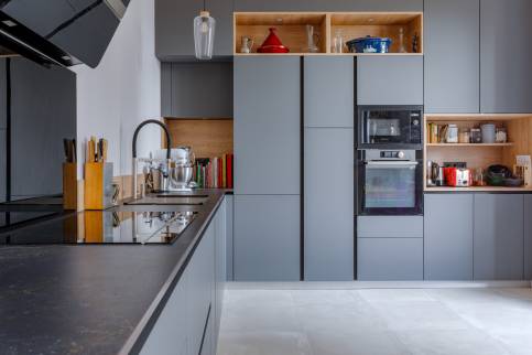 Lyon (69005) : Réalisation d'une cuisine ouverte sur le séjour avec claustra sur mesure