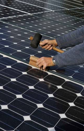 Pose de panneaux photovoltaïques à Alès