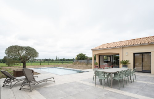 Création d'une terrasse carrelée au Bignon - vue extérieure 1