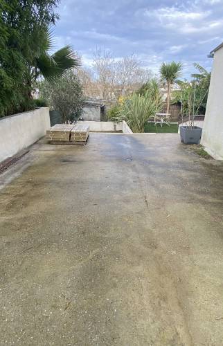 AVANT Terrasse dalle chape sans revêtement en travertin