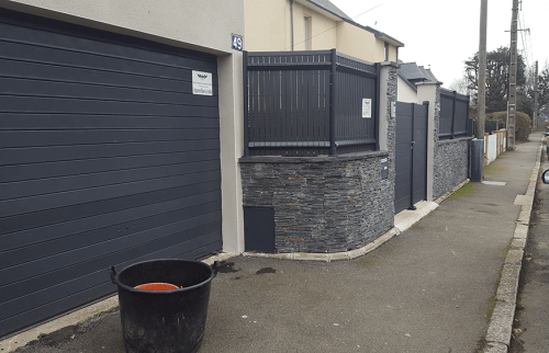 Pose d’une clôture et d’un portail d’accès