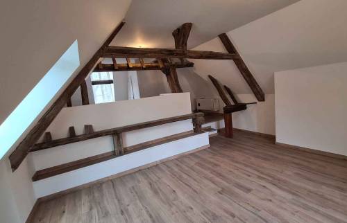 Mise en valeur des poutres pour cet appartement