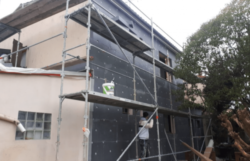 Travaux en cours d'isolation thermique par l'extérieur