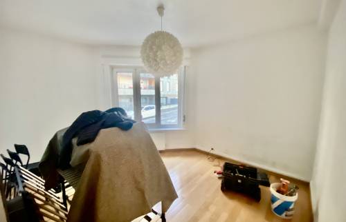 Isolation des murs de façade dans le salon 