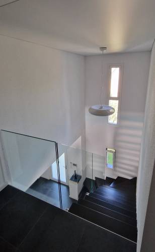 Garde-corps en verre sur escalier à limon caché à Rixheim