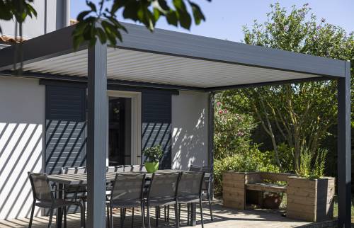 Pergola bioclimatique posée