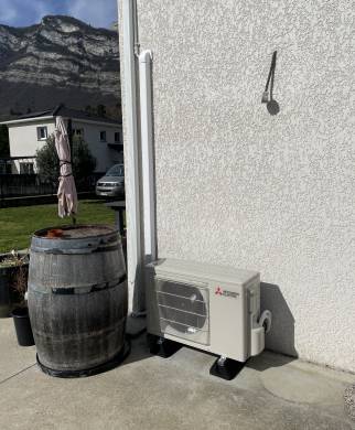 Autre petite unité extérieure, installée derrière la maison