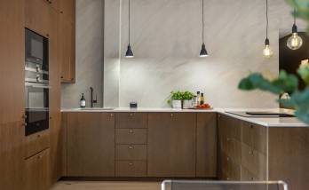 Aménagement cuisine couverte sur salle à manger après ouverture mur porteur en pavillon à Meaux (77) 