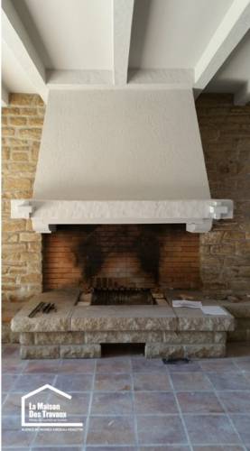 Rénovation en cours d'une cheminée ancienne 56760