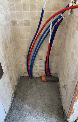 Coulage d'une chape légère avec micro-bille polystyrène, 25-35 Kg/m2