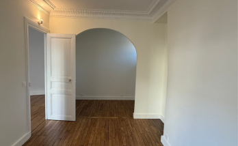 Salon haussmannien après travaux de rénovation totale Paris
