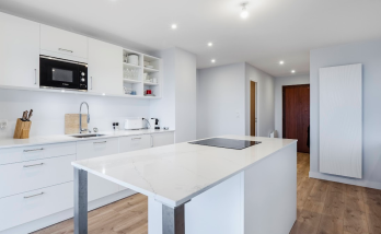 Cuisine blanche, neuve et moderne 