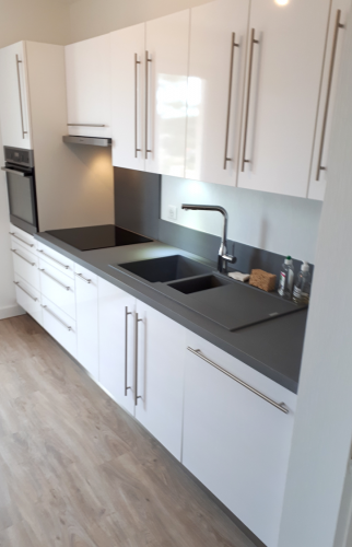 Nouvelle cuisine moderne et fonctionnelle