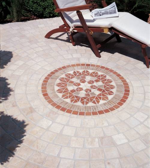 POse terrasse grès cérame avec motif central façon mosaïque - Jouy-le-Moutier – 95280 –  
