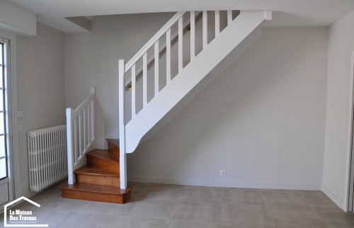 Rampe d'escalier repeinte