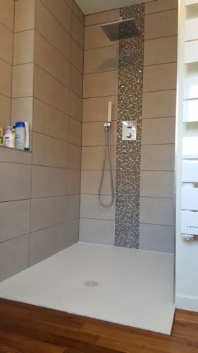 Rénovation de salle de bain avec receveur de douche extra-plat - Caussade 82