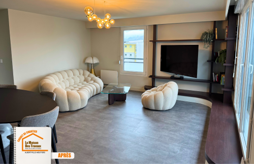  La Maison des Travaux Albertville, rénovation sur mesure Savoie, appartement moderne minimaliste, meuble TV bibliothèque noyer, rénovation élégante Albertville