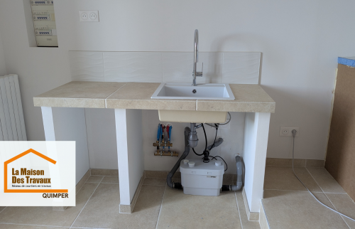 Buanderie entièrement rénovée dans le Finistère Sud, avec un espace fonctionnel, lumineux et pensé pour le quotidien des occupants.