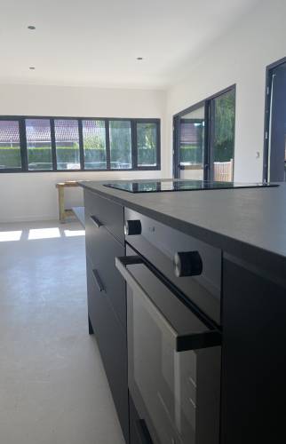 Alimentation des éléments électroménager par le sol