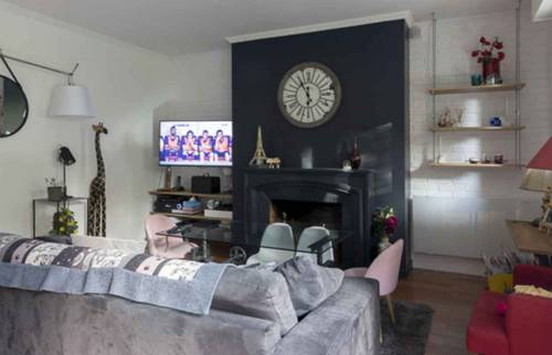 L'horloge sur la cheminée