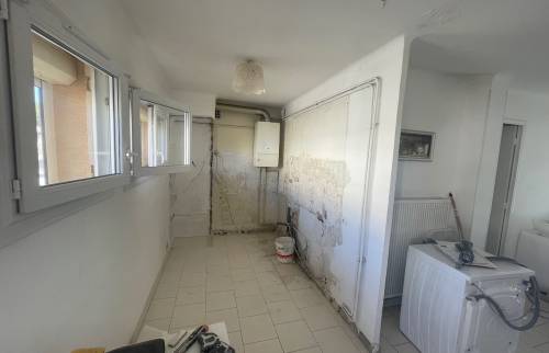 Chantier de préparation avant curage et raccordements cuisine appartement à Aubagne (13400)