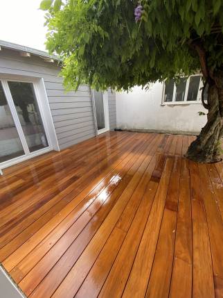 Aménagement d'une terrasse autour d'un arbre