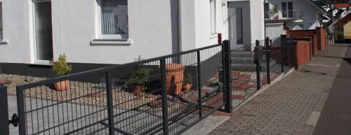 portail noir - La Maison Des Travaux