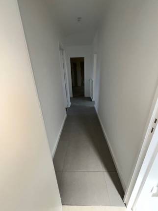 Pose de carrelage rectifié dans une maison rénovée - Nantes 44