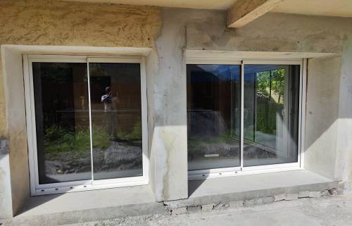 Baies vitrées installées - maçon 73, menuisier 73, façadier 73, plombier 73, électricien 73, carreleur 73, plaquiste 73, charpentier 73, couvreur 73, paysagiste 73
