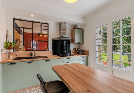 Rénovation de maison avec nouvelle cuisine équipée et verrière intérieure - Guilherand-Granges 07500