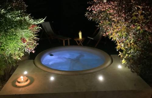 Jacuzzi en pein air de nuit