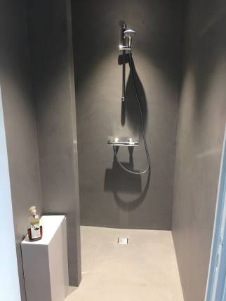 Construction d'une douche de piscine