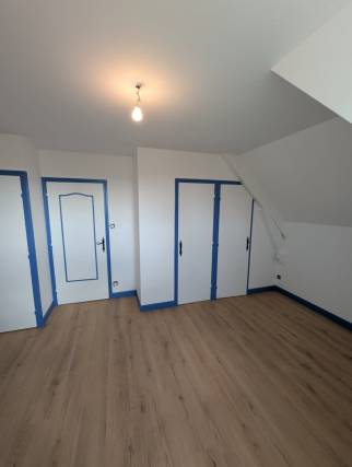  Rénovation et décoration de chambre avec boiseries bleues - Chalamont 01320