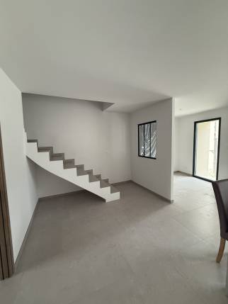 Escalier intérieur en béton - Alixan 26300