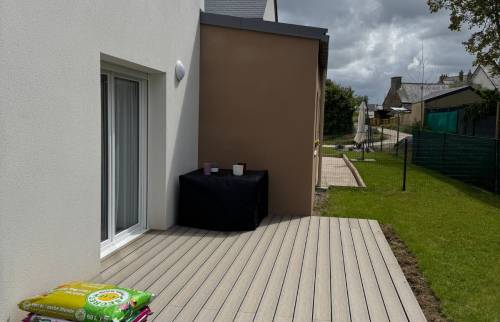 Nouvel espace extérieur de 15m² - Terrasse posée en 2 jours par nos artisans partenaires