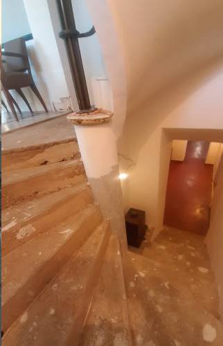 Réunir deux escaliers dans une belle et grande maison à Colombes