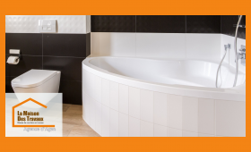  À Agen, découvrez cette baignoire d’angle élégante qui transforme la salle de bain en espace détente. 