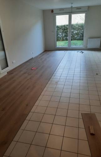 Parquet PVC en cours de pose