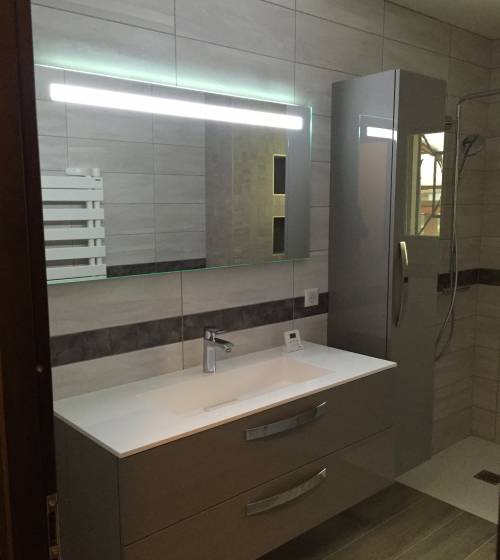 Une salle de bain sur catalogue au Mans (72)